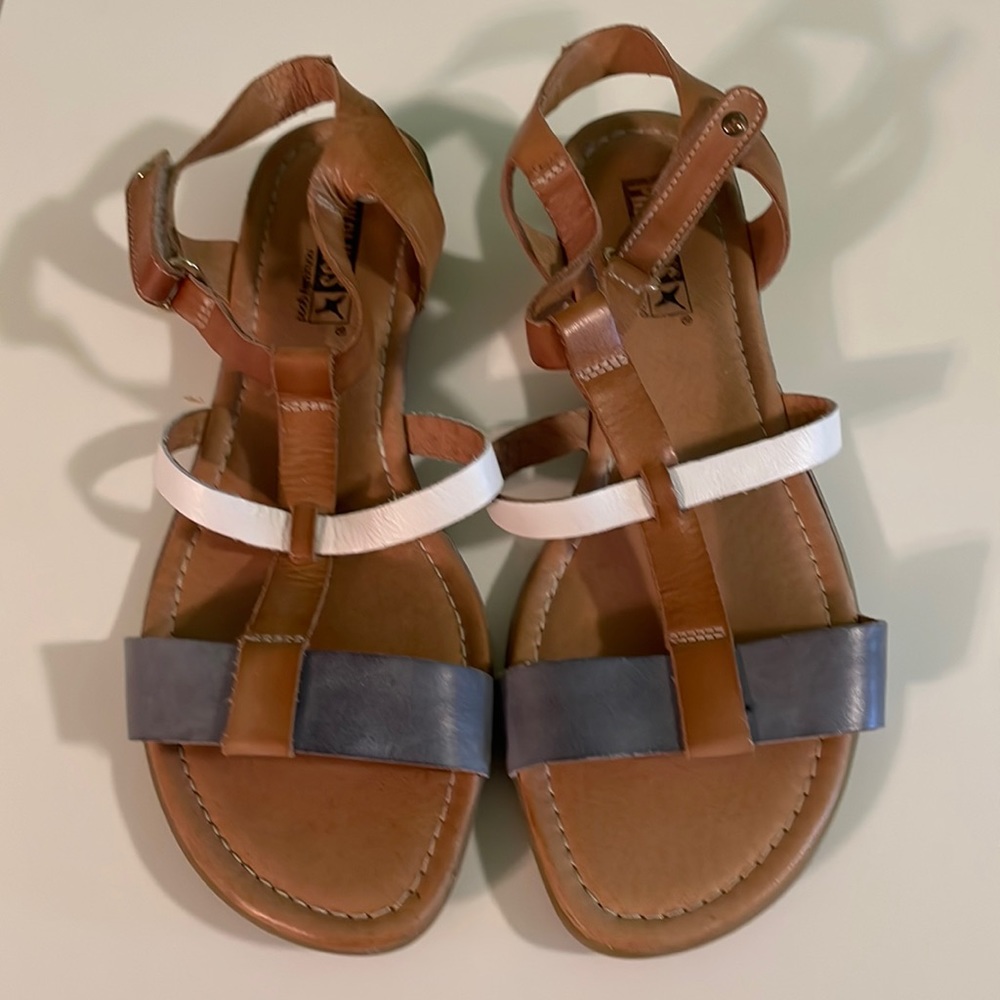 Ladies sandal size 40